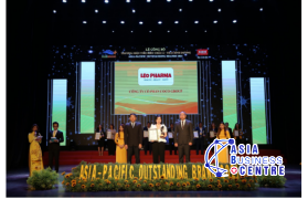 Doanh nhân Nguyễn Thị Ngọc Thùy đại diện COCO Group nhận giải thưởng Châu Á